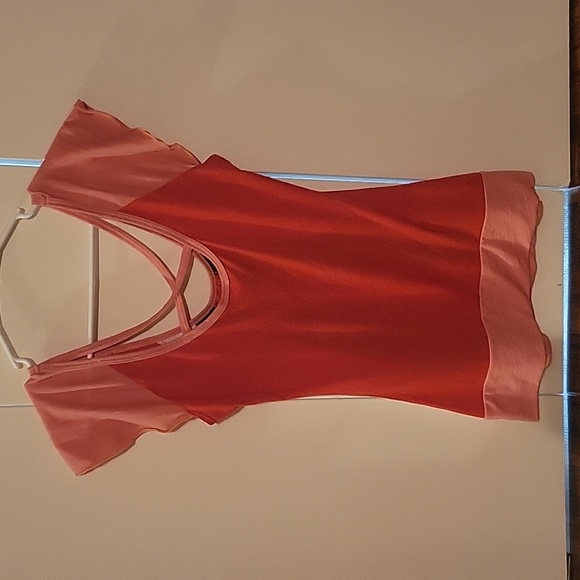 Cute cross back and flutter sleeve top! Vanity- size M - Picture 3 of 4